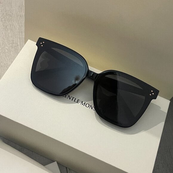 Gentle Monster Black Oversized Sunglasses Gold Logo Statement Chic main image 7